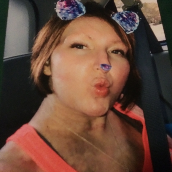 Meet your Posher, Valerie - Picture 3 of 4